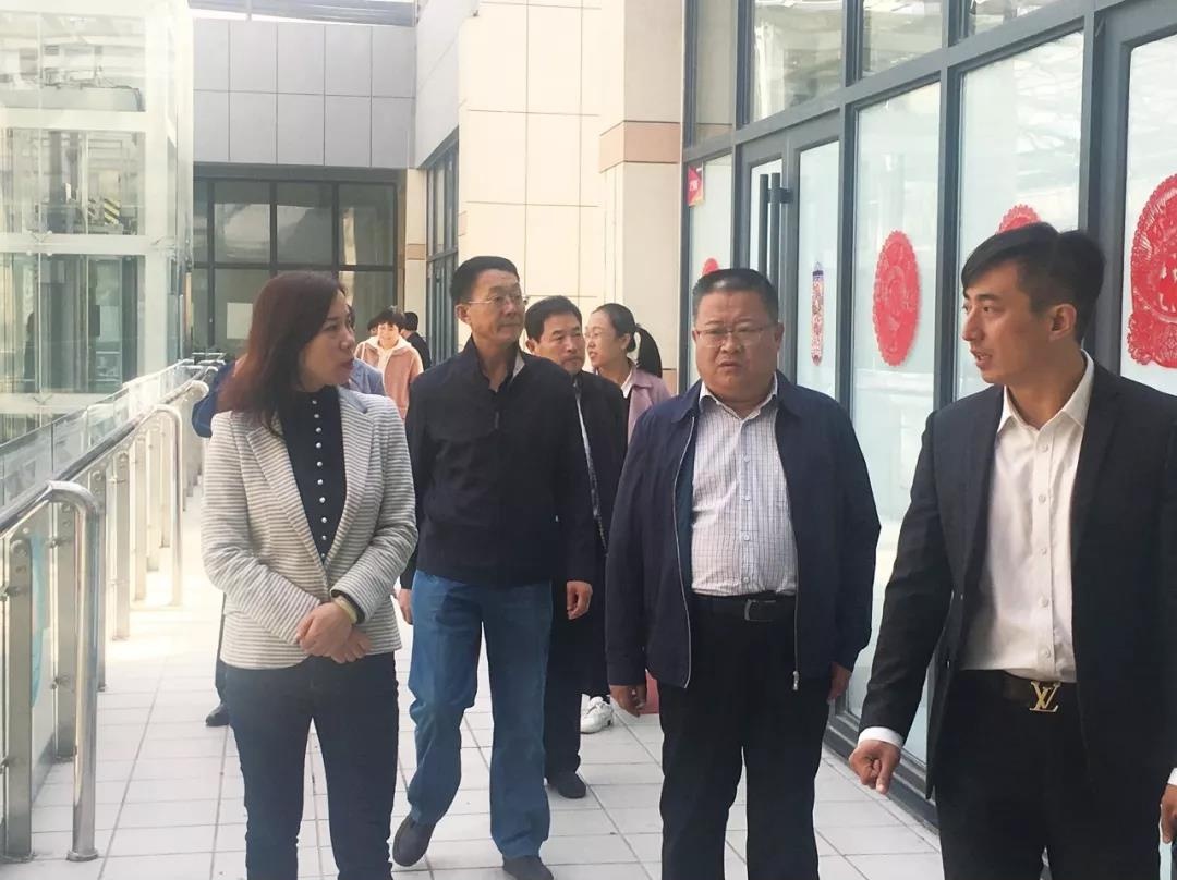 昌邑市政協副主席李敏帶隊到新嘉城創業園調研指導園區(qū)電(diàn)商發展工作(zuò)